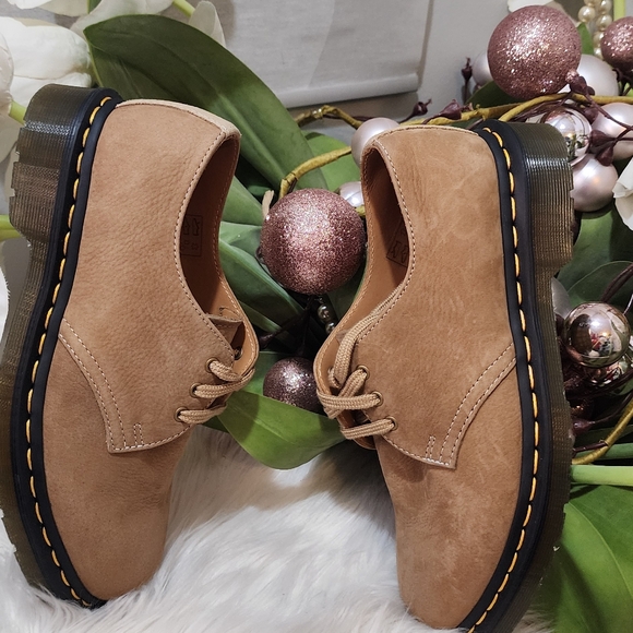 Dr Martens 1461 Nubuck Leather Derby Savannah Tan Women's shoes size7 New - Picture 1 of 8